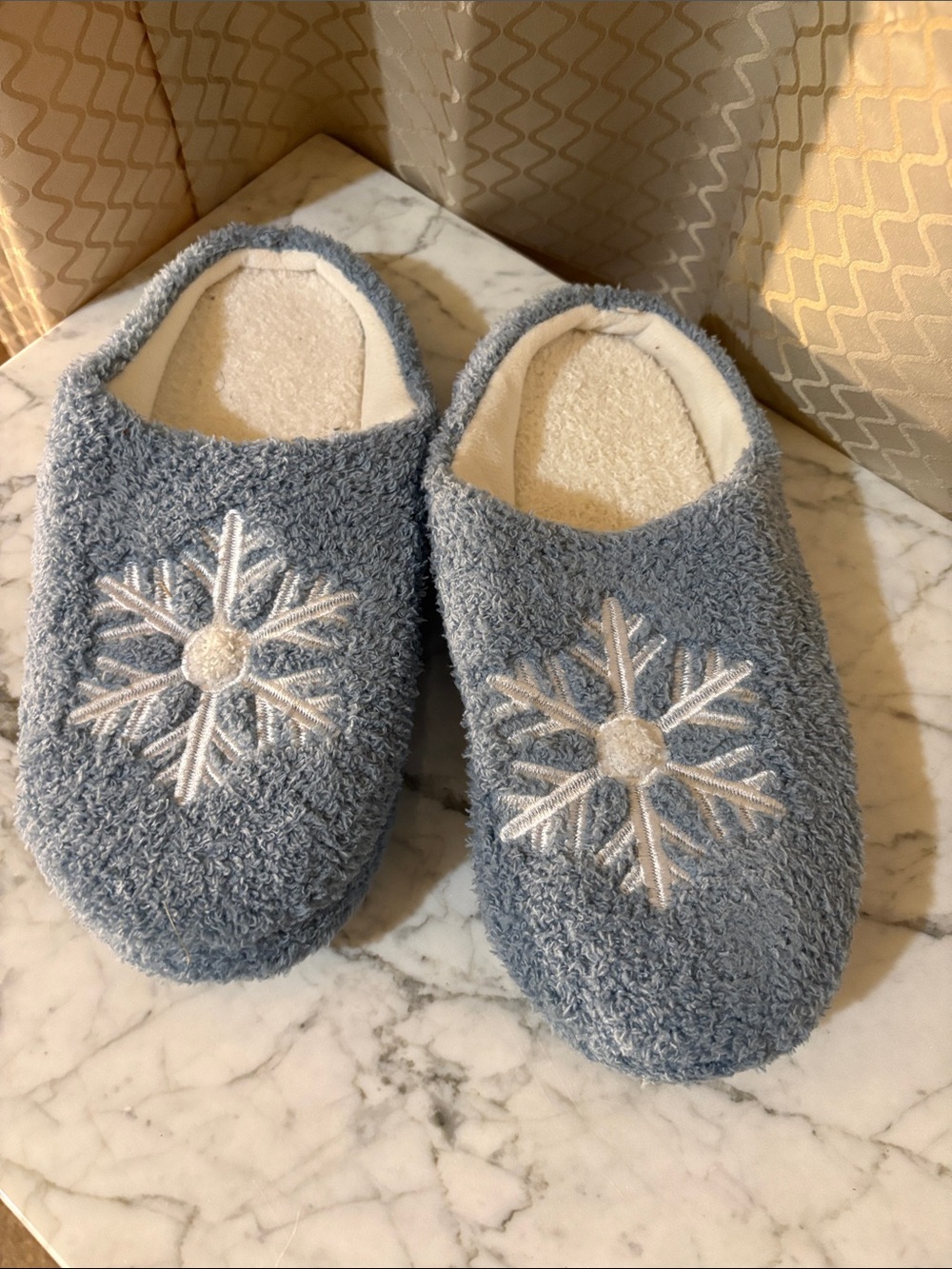 Plush Blue Snowflake Women's Slip-On Slippers